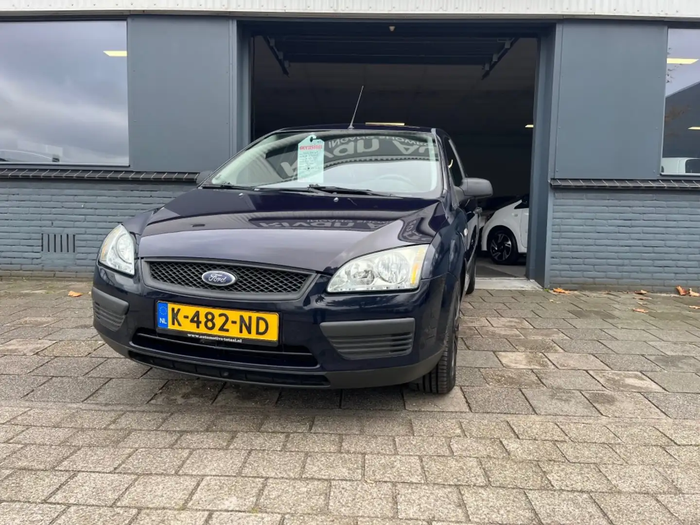 Ford Focus 1.4-16V AMBIENTE Blauw - 2