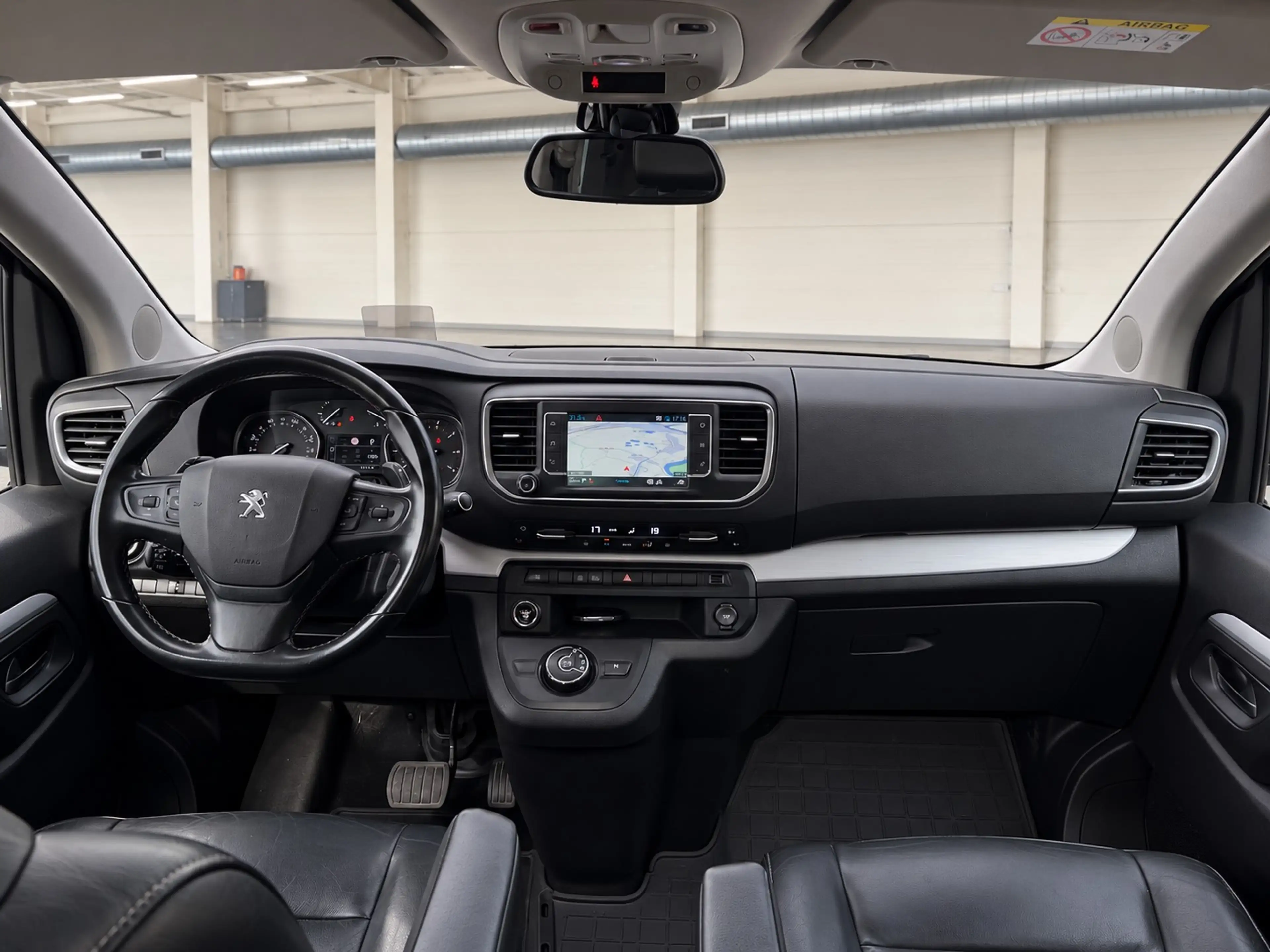 Peugeot Traveller Traveller 2.0 BlueHDi L2 Std Business VIP S — photo 12