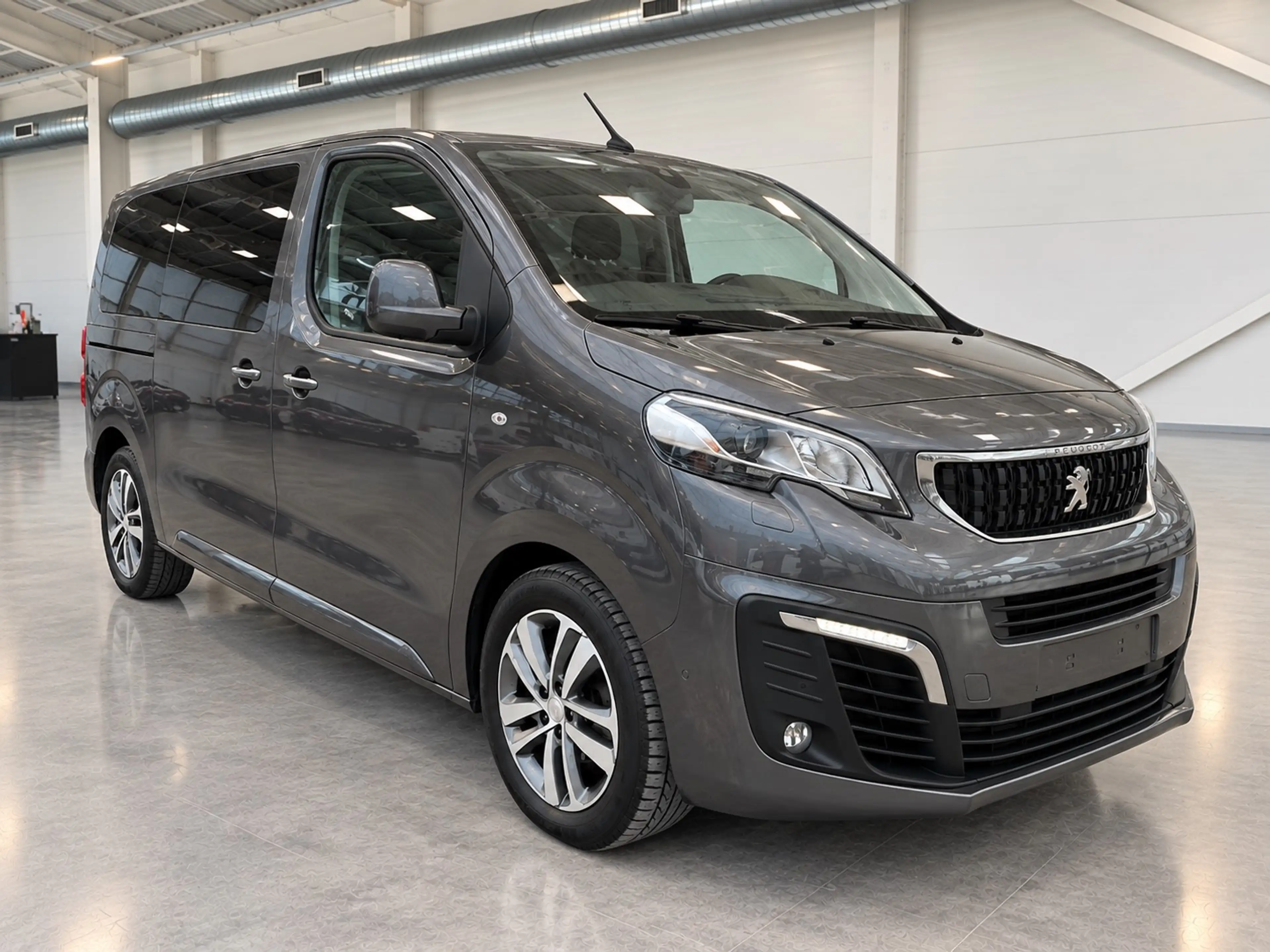 Peugeot Traveller Traveller 2.0 BlueHDi L2 Std Business VIP S — photo 4