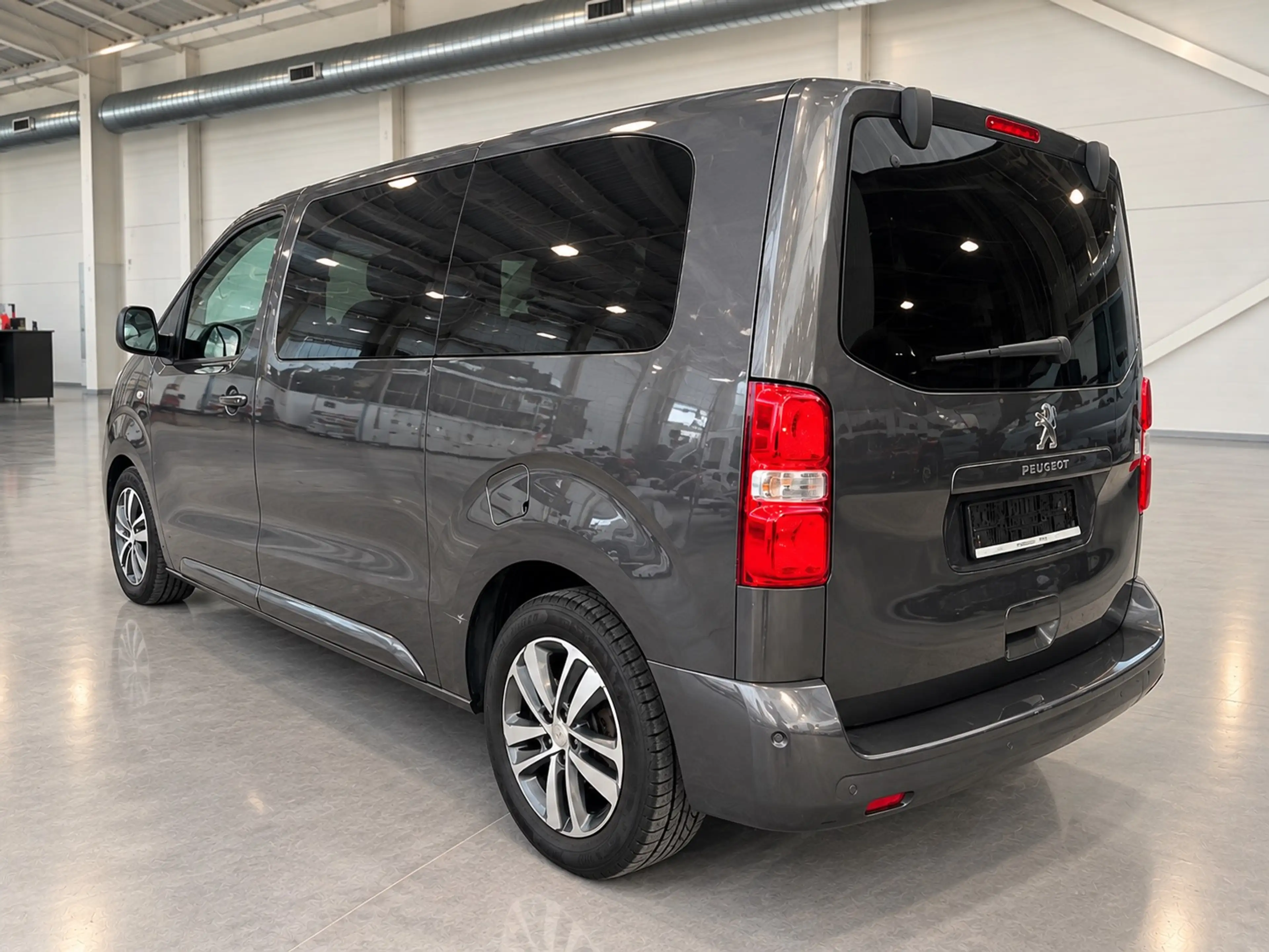Peugeot Traveller Traveller 2.0 BlueHDi L2 Std Business VIP S — photo 2