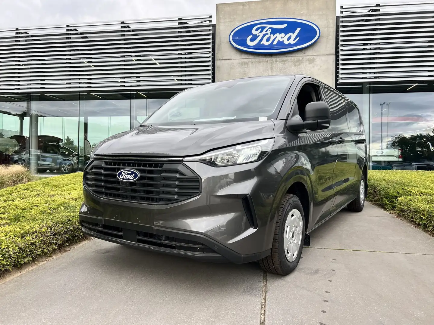 Ford Transit Custom TREND / 320 LENGTE 2 / 136 PK Grijs - 2