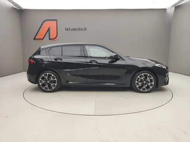 BMW 1 Series view 8