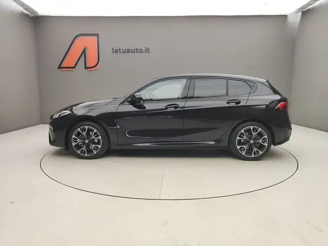 BMW 1 Series view 4