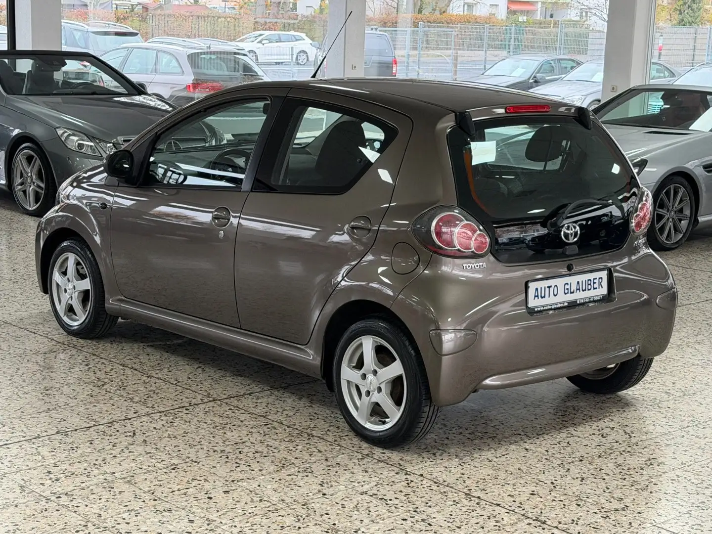 Toyota Aygo 1.0 Cool Go/Automatik/Navi/Klima/2.Hand Brun - 2
