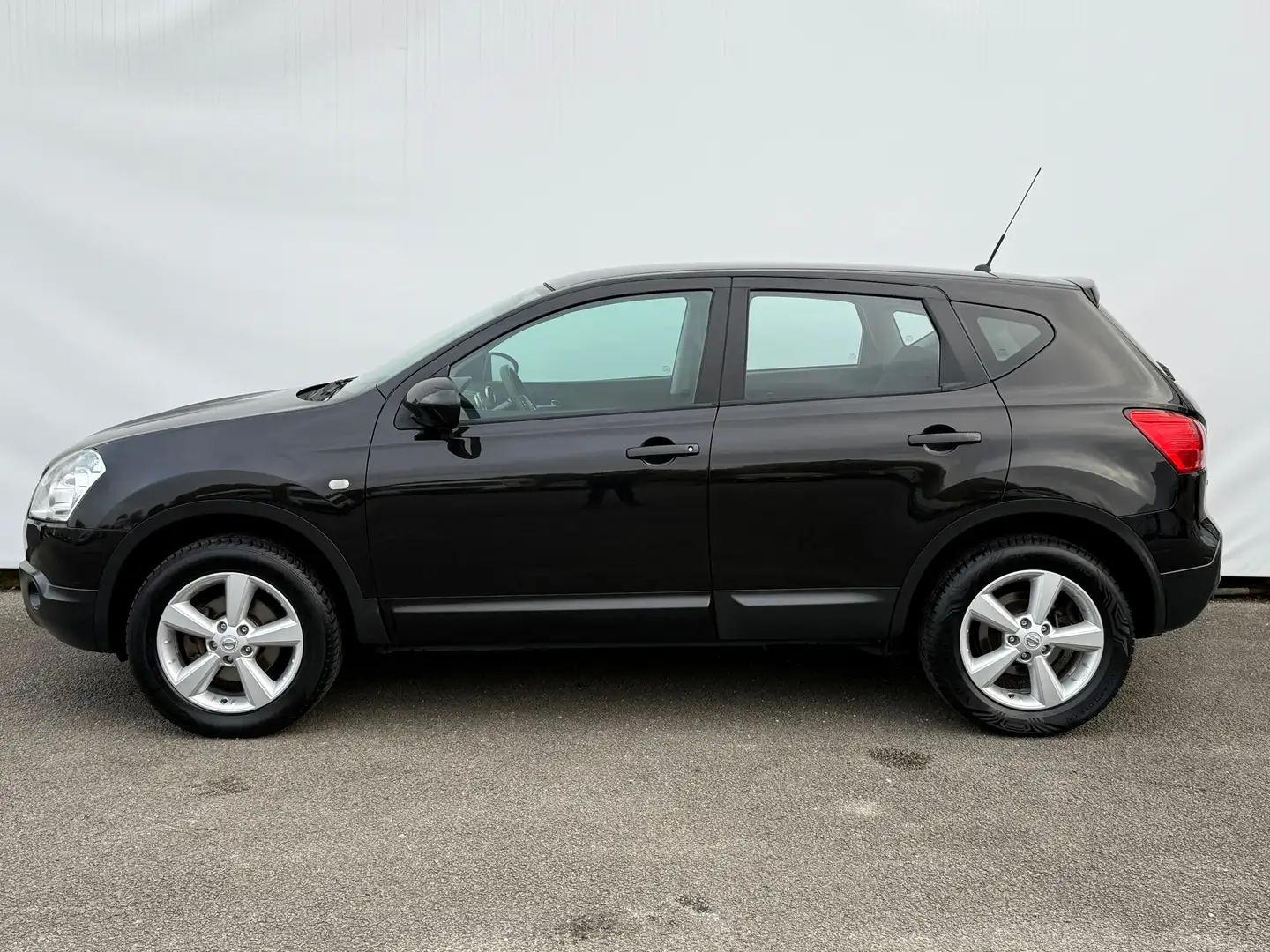 Nissan Qashqai 1.6 Acenta Sportvelgen | Clima | Cruise | Parkeers Noir - 2