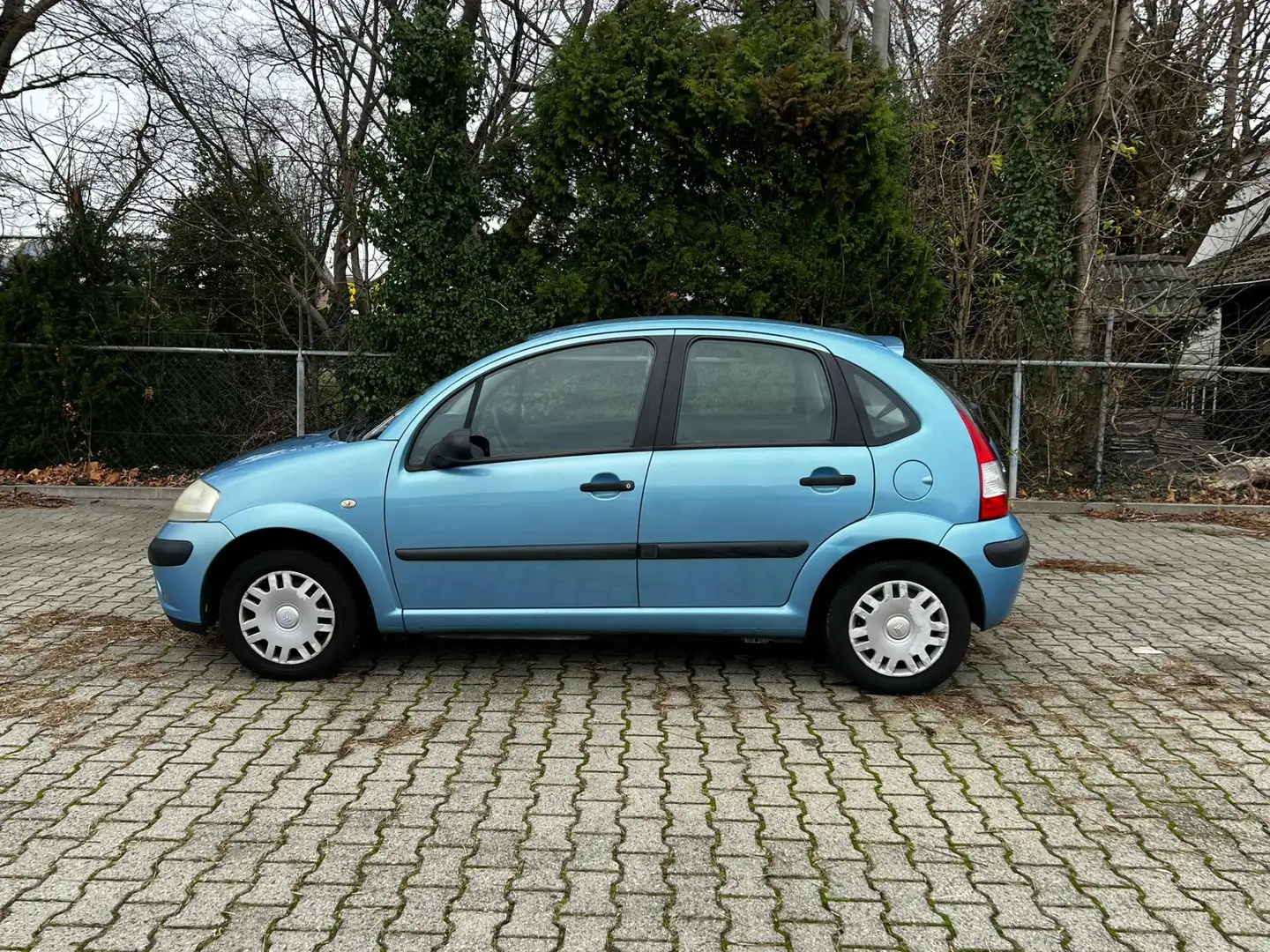 Citroen C3 1.1i Ligne Prestige Blau - 2