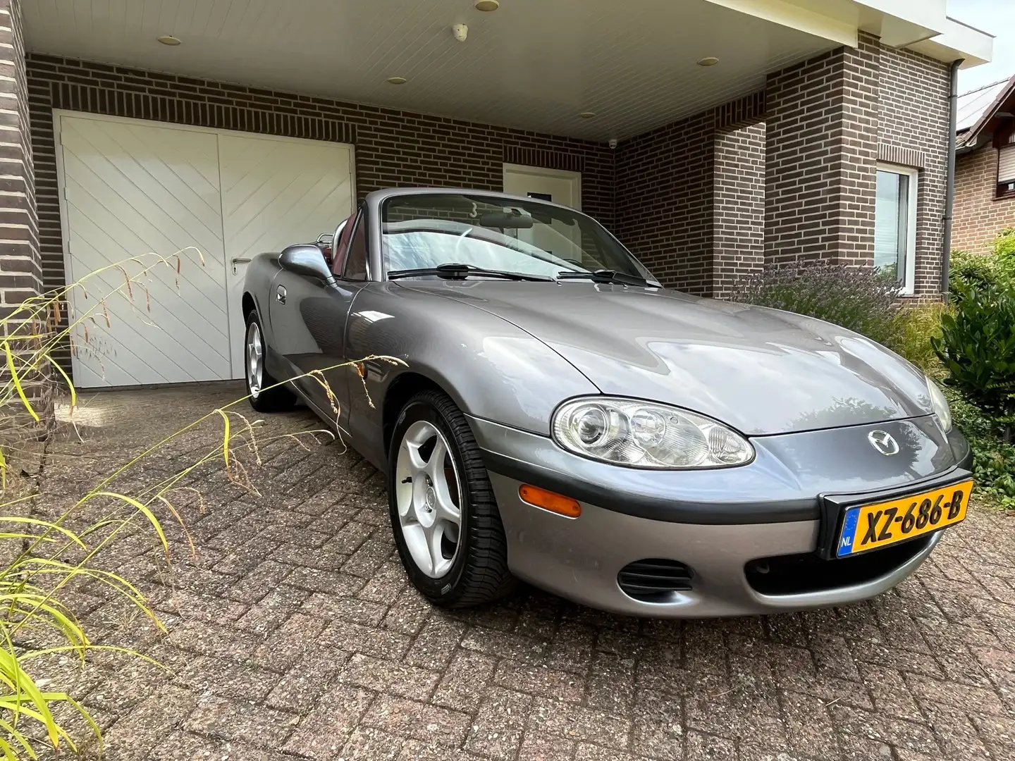 Mazda MX-5 MX-5 1.6i Exclusive Phoenix Grijs - 1