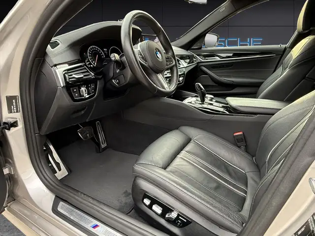 BMW 5 Series view 15