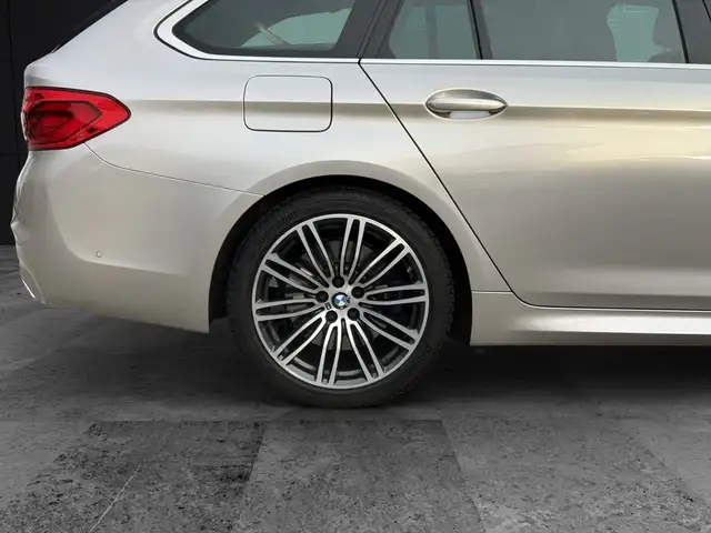 BMW 5 Series view 11
