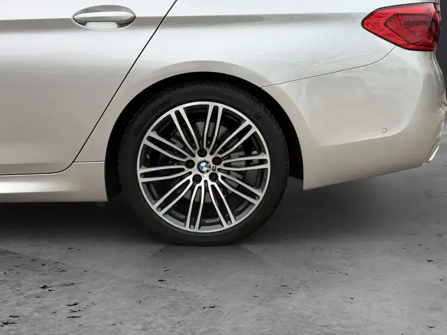 BMW 5 Series view 10