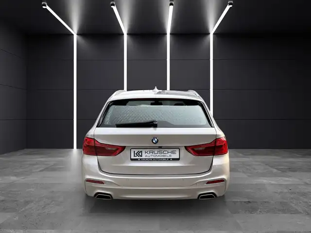 BMW 5 Series view 4