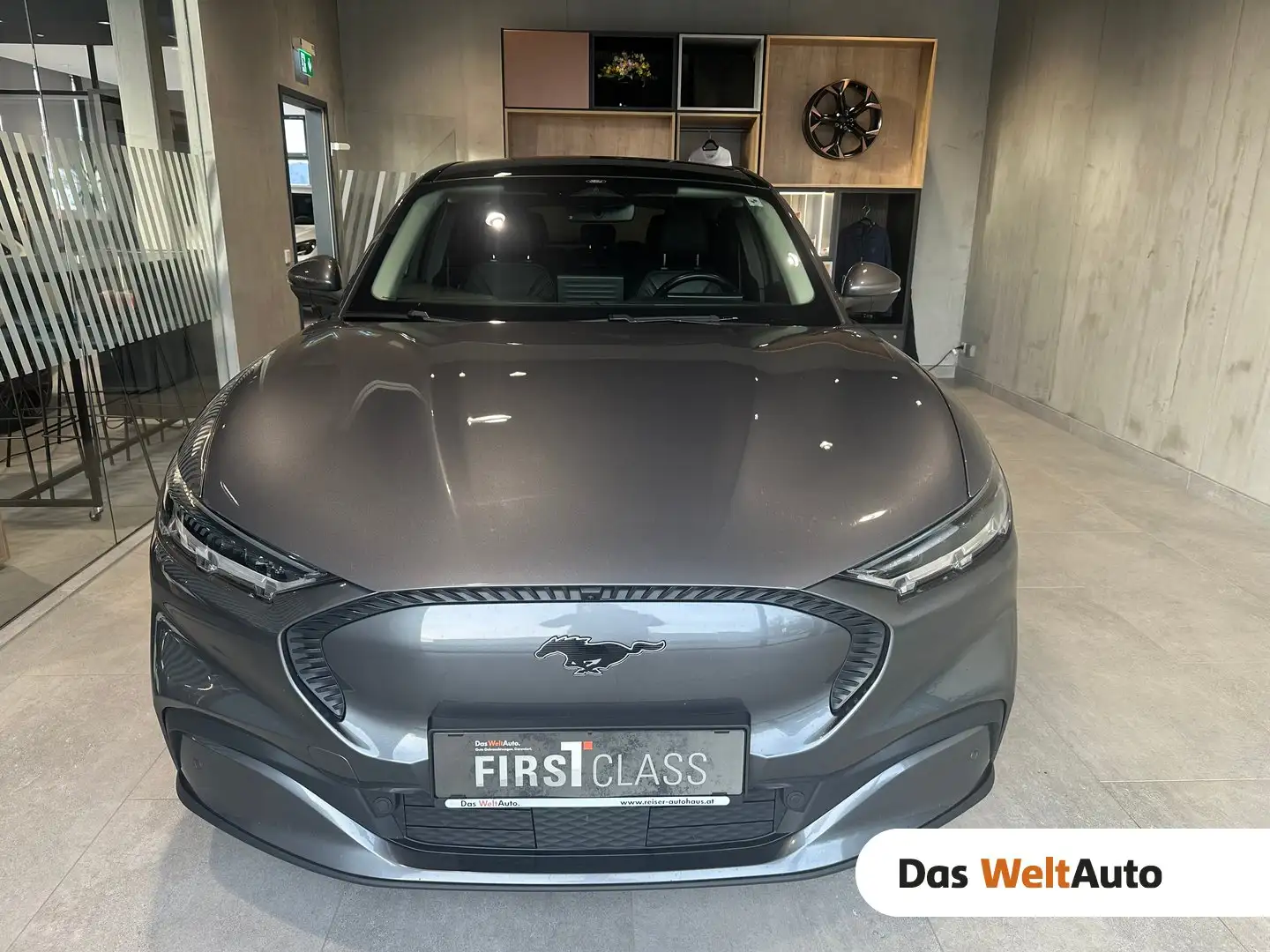 Ford Mustang Mach-E Basis Grau - 1