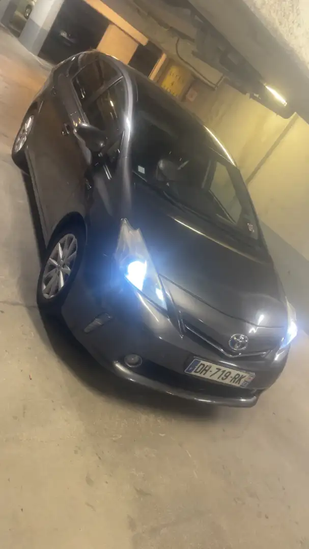 Toyota Prius+ Сірий - 1