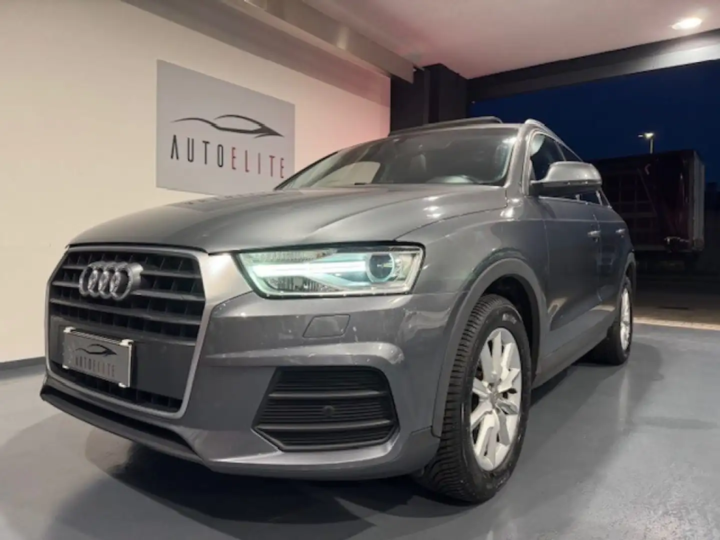 Audi Q3 2.0 TDI 120CV/TETTO PANORAMICO S tronic Sport Gris - 1