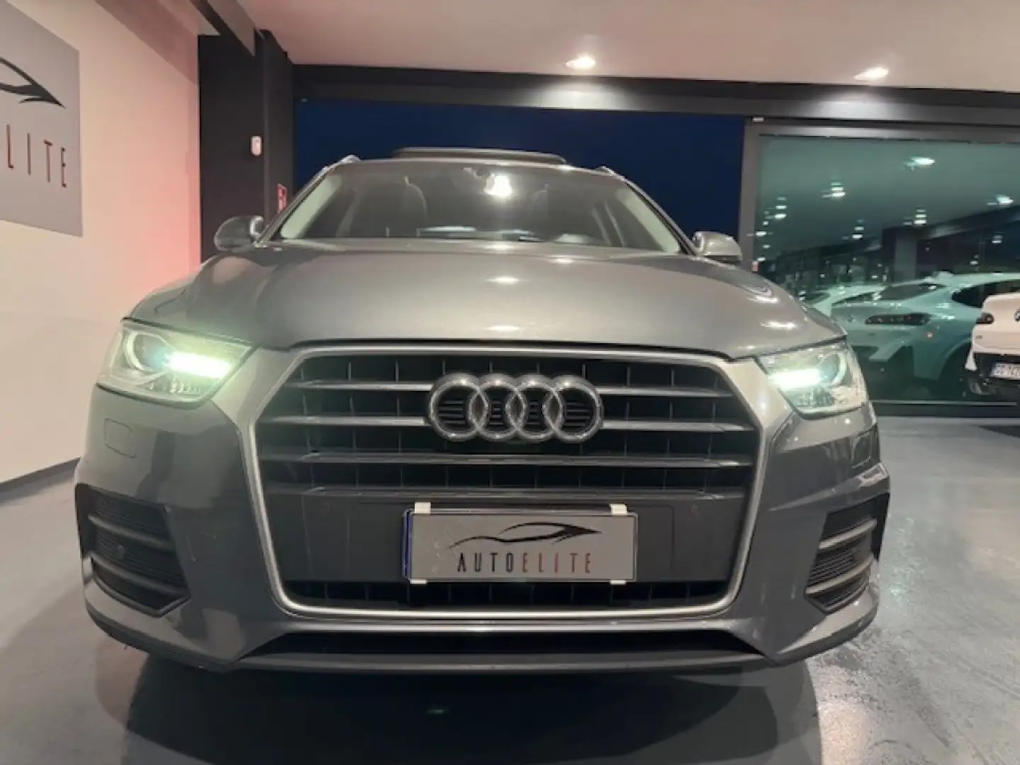Audi Q3 2.0 TDI 120CV/TETTO PANORAMICO S tronic Sport Gris - 2