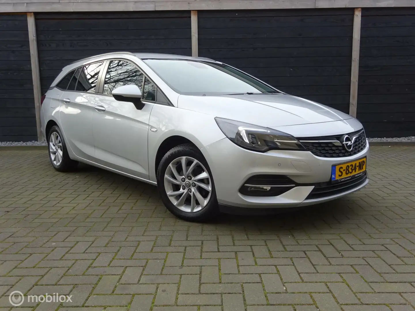 Opel Astra Sports Tourer 1.2 145PK!!! Edition FM nav / Stoel- Zilver - 2