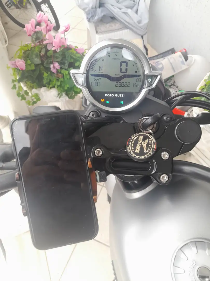 Moto Guzzi V 7 IV SERIE Plateado - 2