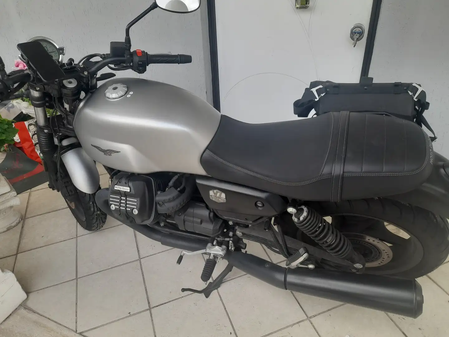 Moto Guzzi V 7 IV SERIE Plateado - 1