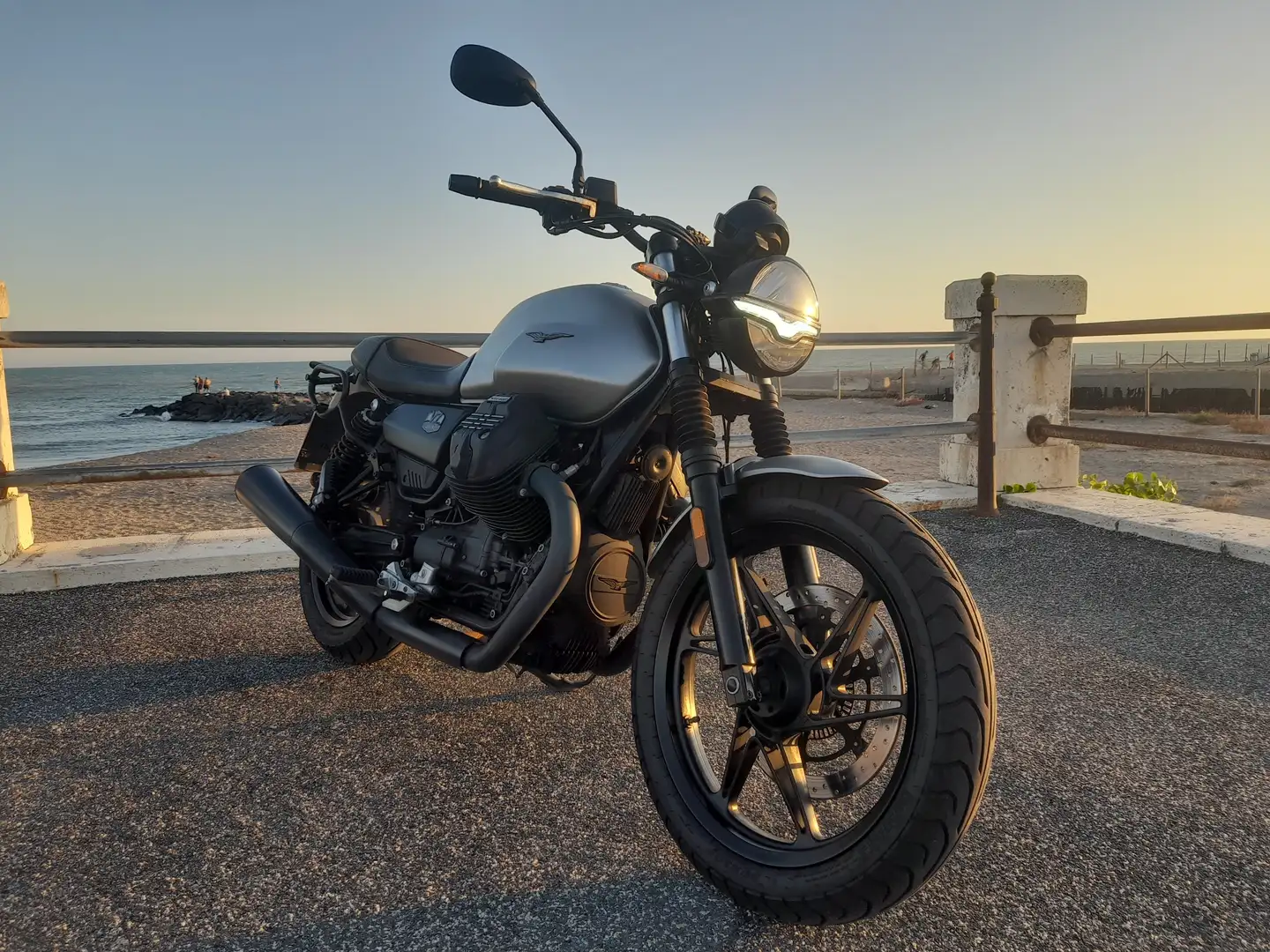 Moto Guzzi V 7 IV SERIE Zilver - 1