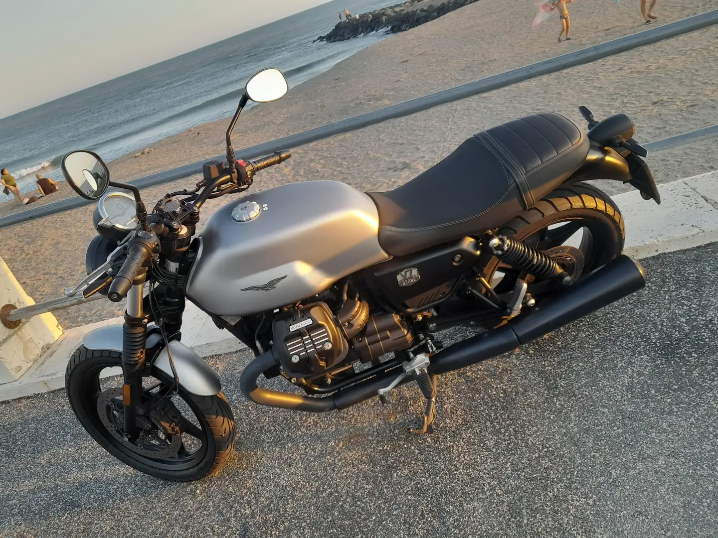 Moto Guzzi V 7 IV SERIE Zilver - 2