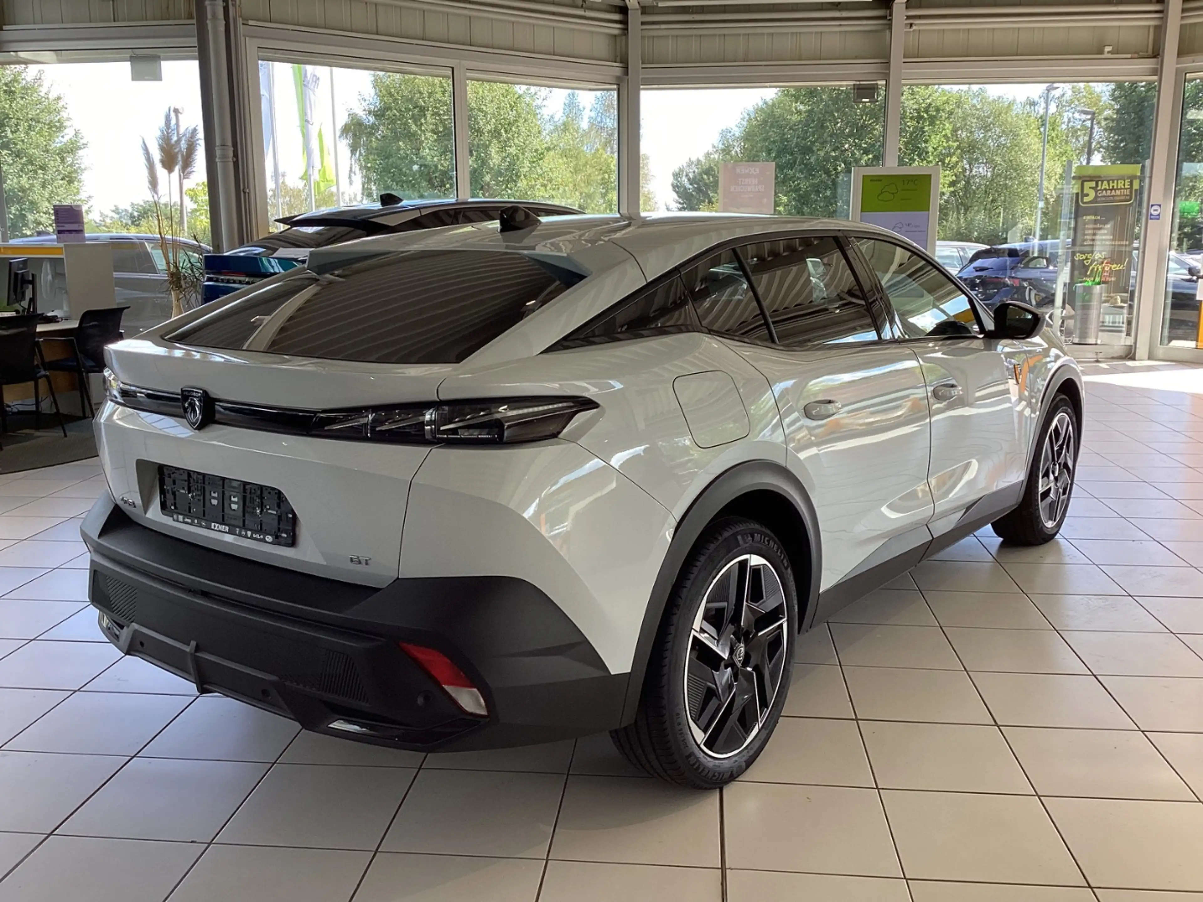 Peugeot 408 1.2 PureTech 130 GT Kamera+SHZ+LED+Navi+LM — photo 8