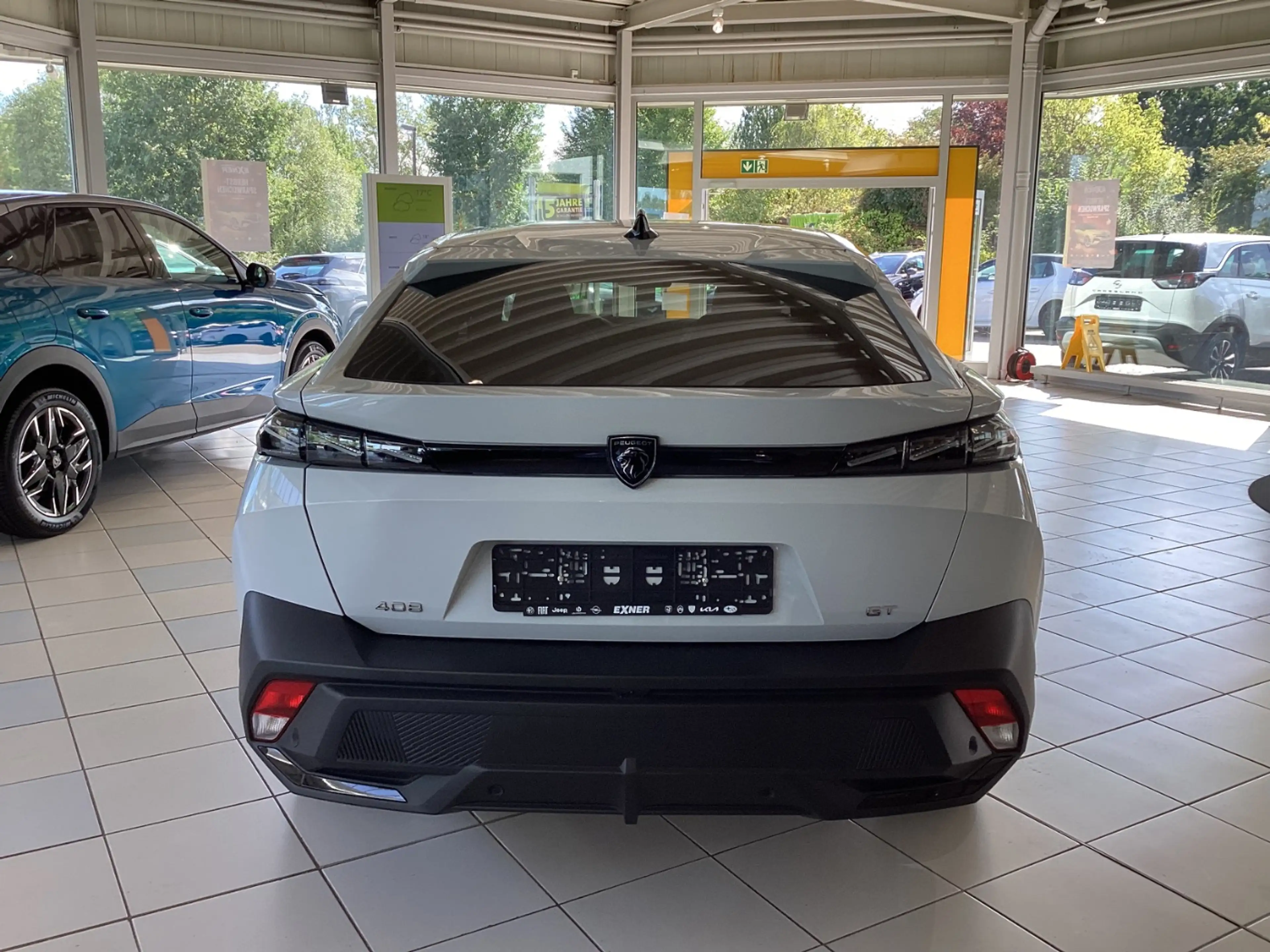 Peugeot 408 1.2 PureTech 130 GT Kamera+SHZ+LED+Navi+LM — photo 9