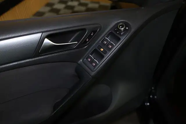 Volkswagen Golf view 12