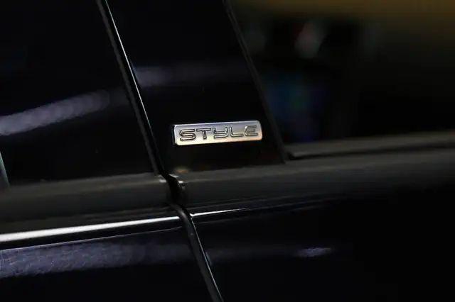 Volkswagen Golf view 5