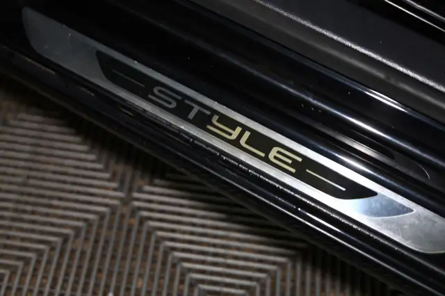 Volkswagen Golf view 13