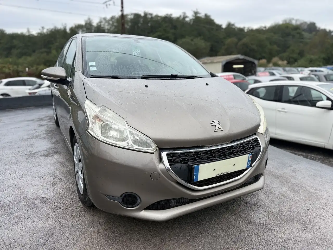 Peugeot 208 208