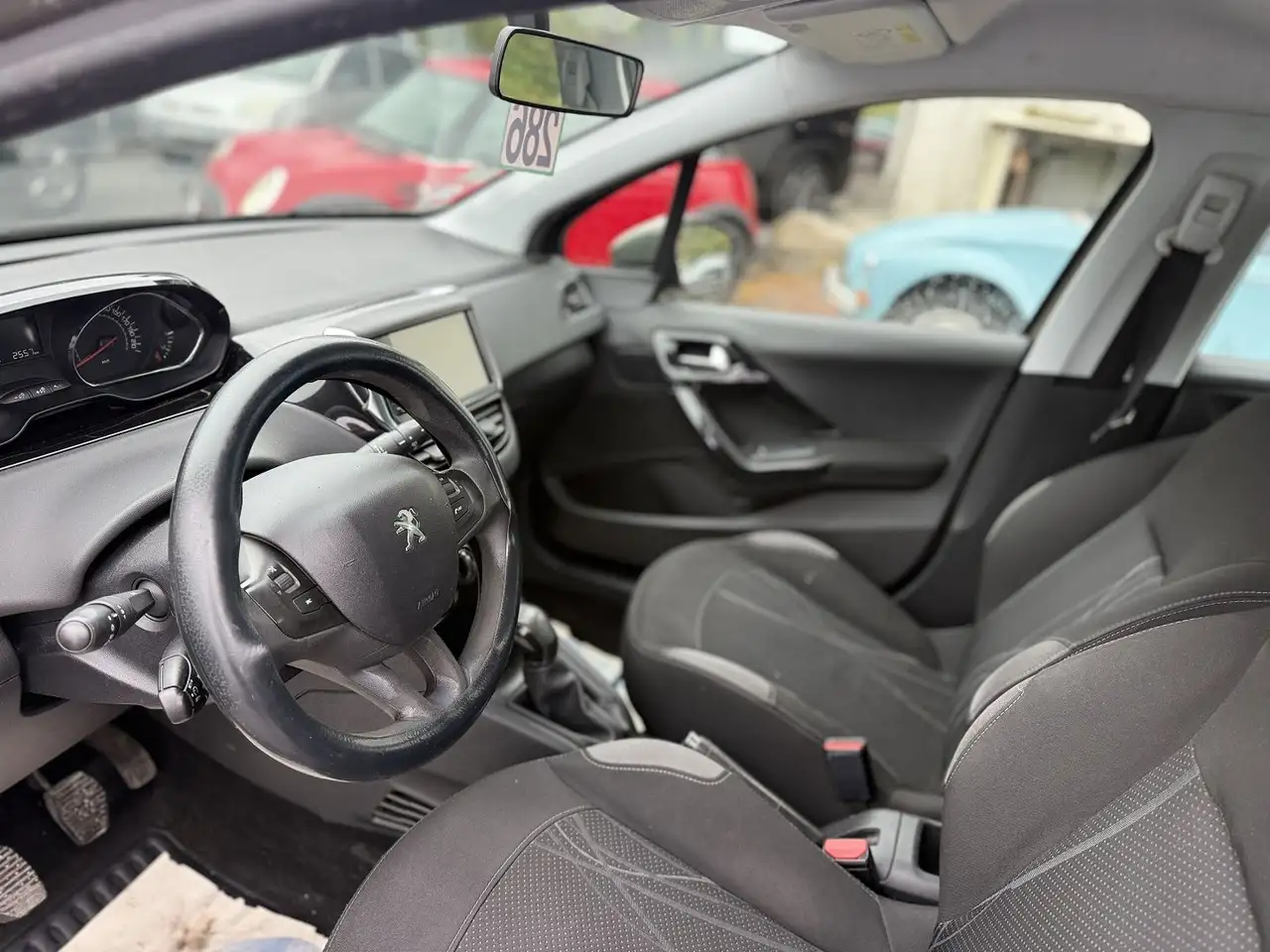 Peugeot 208 208 — photo 3