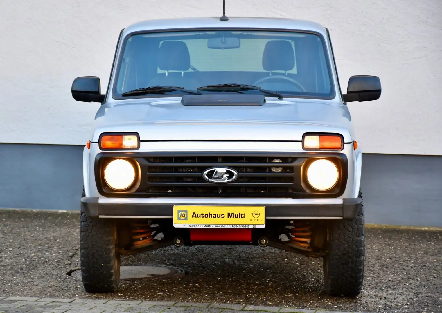 Lada Niva 4x4 Servo AHK Fahrwerk RadioCD Hohlraumkons Argent - 2
