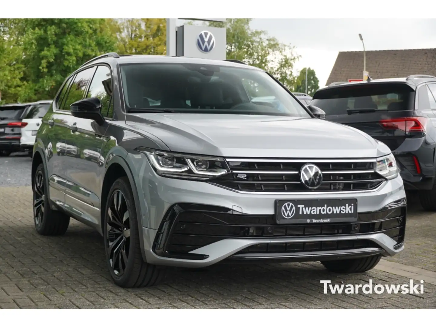 Volkswagen Tiguan Allspace R-Line 4Motion  7-Sitze AHK Pano Silber - 1