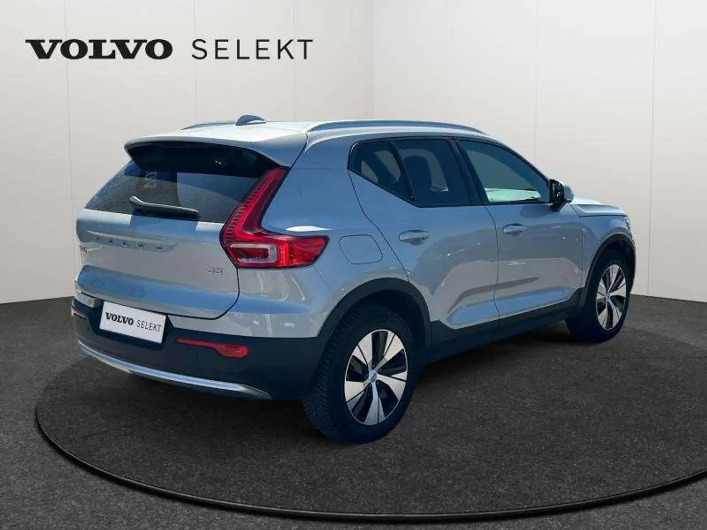 Volvo XC40 B3 Core / Essence Schwarz - 2
