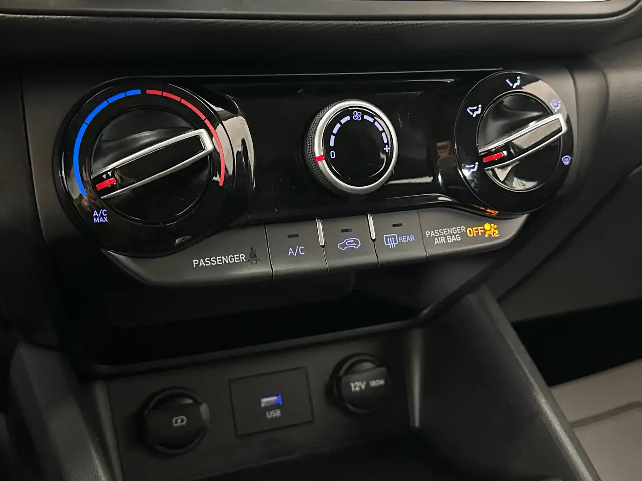 Hyundai KONA снимка Hyundai KONA