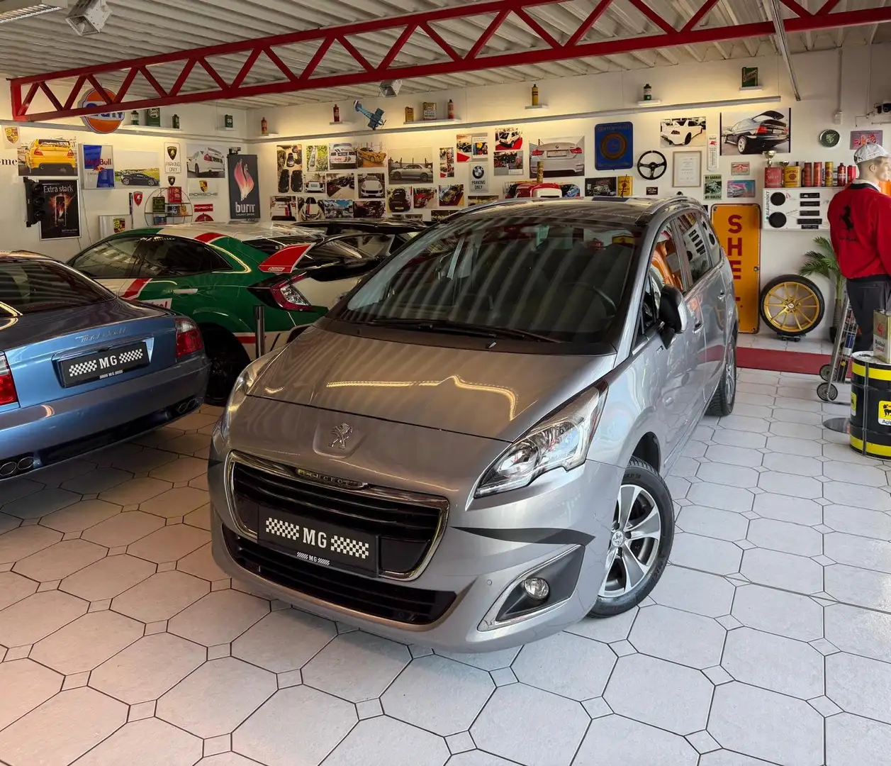 Peugeot 5008 5008 1,6 BlueHDi 120 Grau - 1
