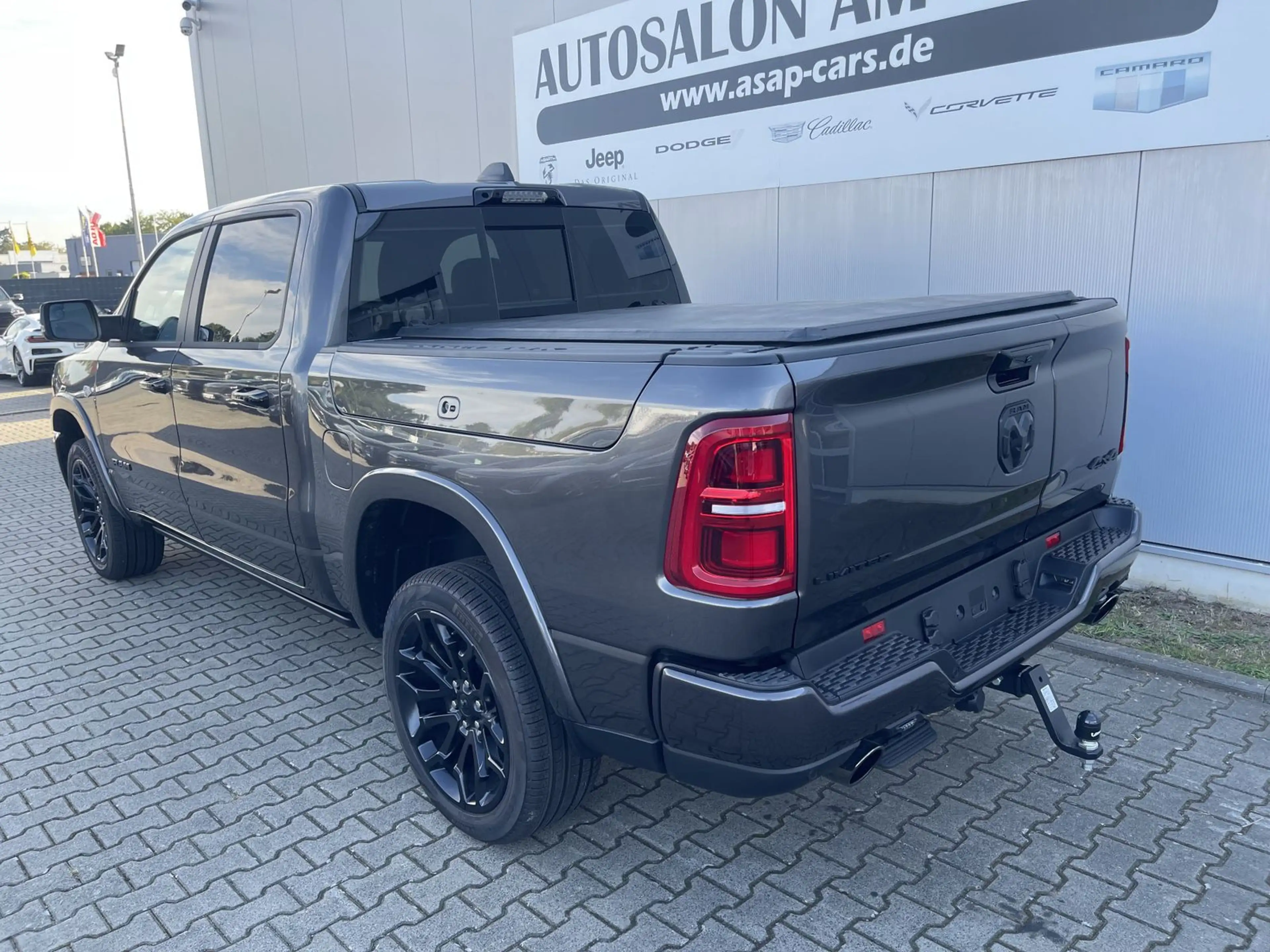Dodge RAM 1500 Crew Cab Limited Night 5,7 HEMI V8 — photo 13