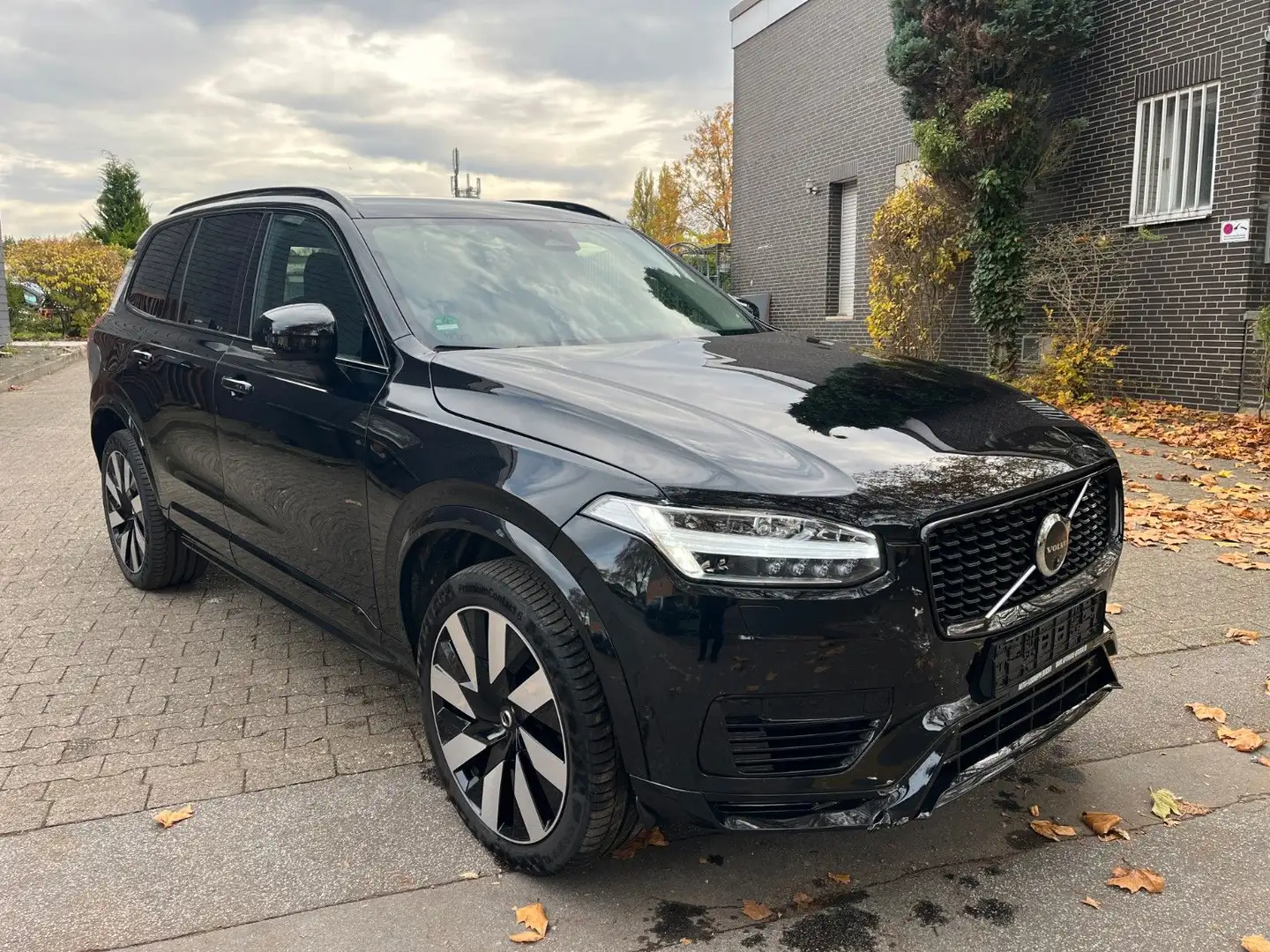 Volvo XC90 Plus Dark Recharge Plug-In Hybrid AWD Schwarz - 1
