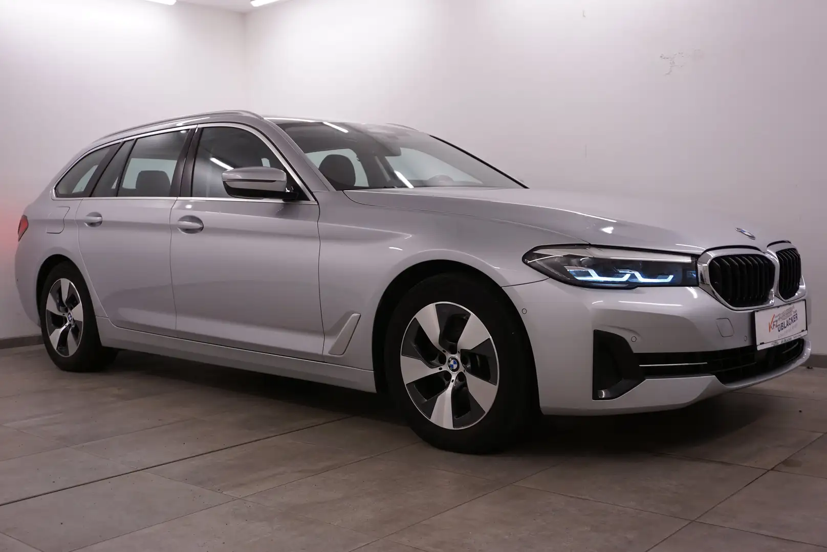 BMW 520 d // Abstandstempomat // Sportsitze // Grau - 1