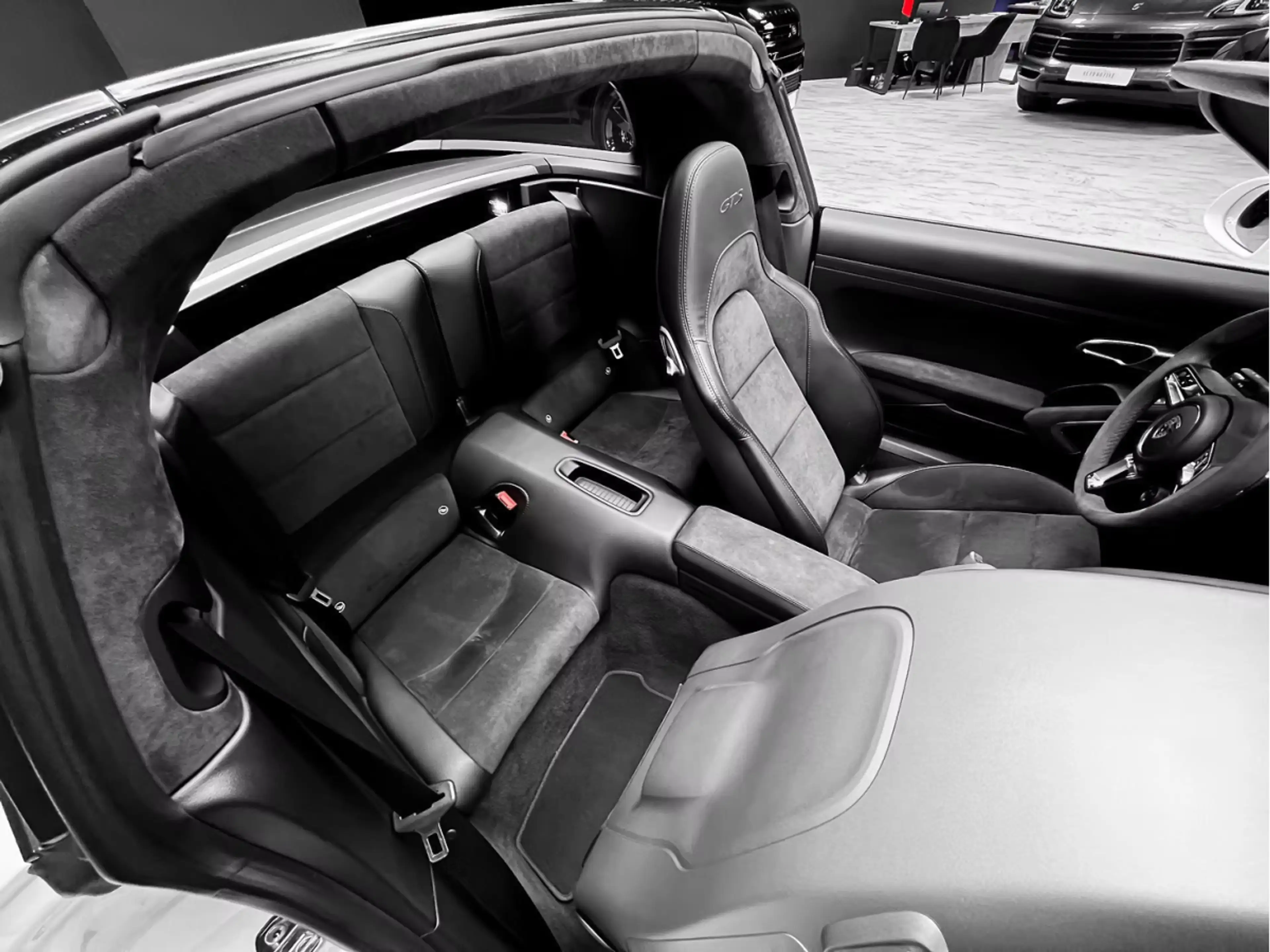 Porsche 991 991.2 Targa 4 GTS / APPROVED / NEW SERVICE — photo 13