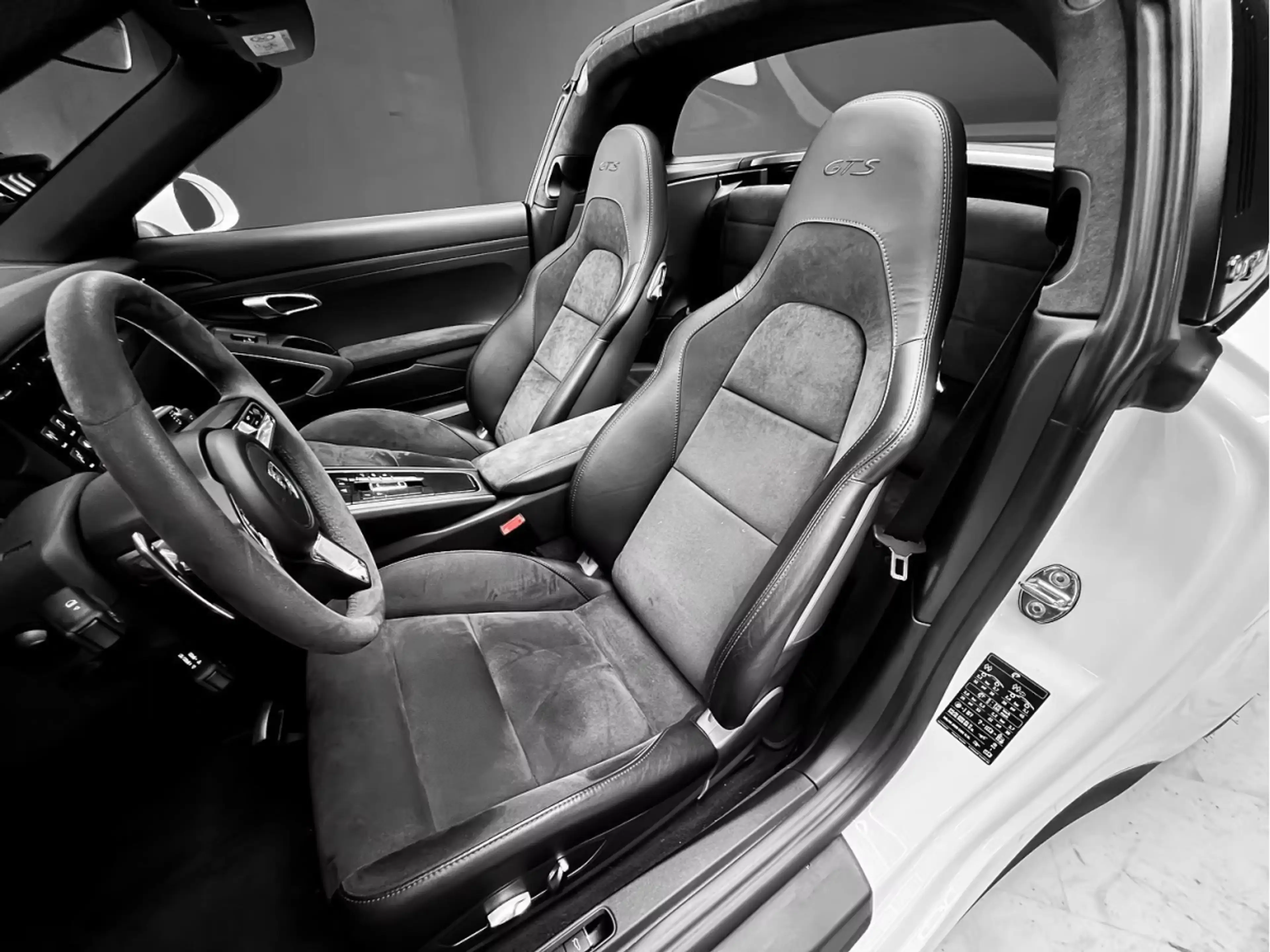 Porsche 991 991.2 Targa 4 GTS / APPROVED / NEW SERVICE — photo 12