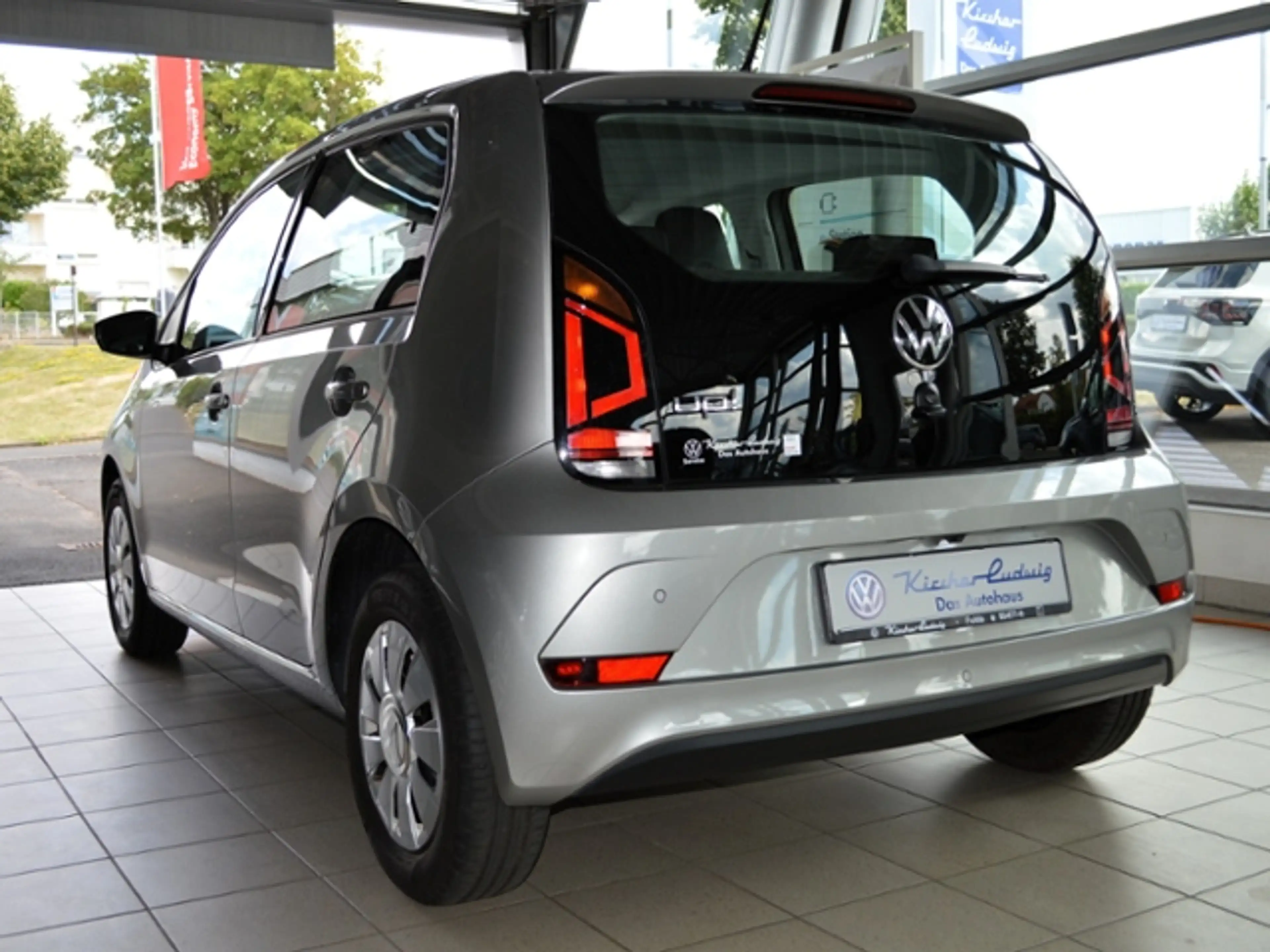 Volkswagen up! 1,0 Move KLIMA SHZ KAMERA — photo 4