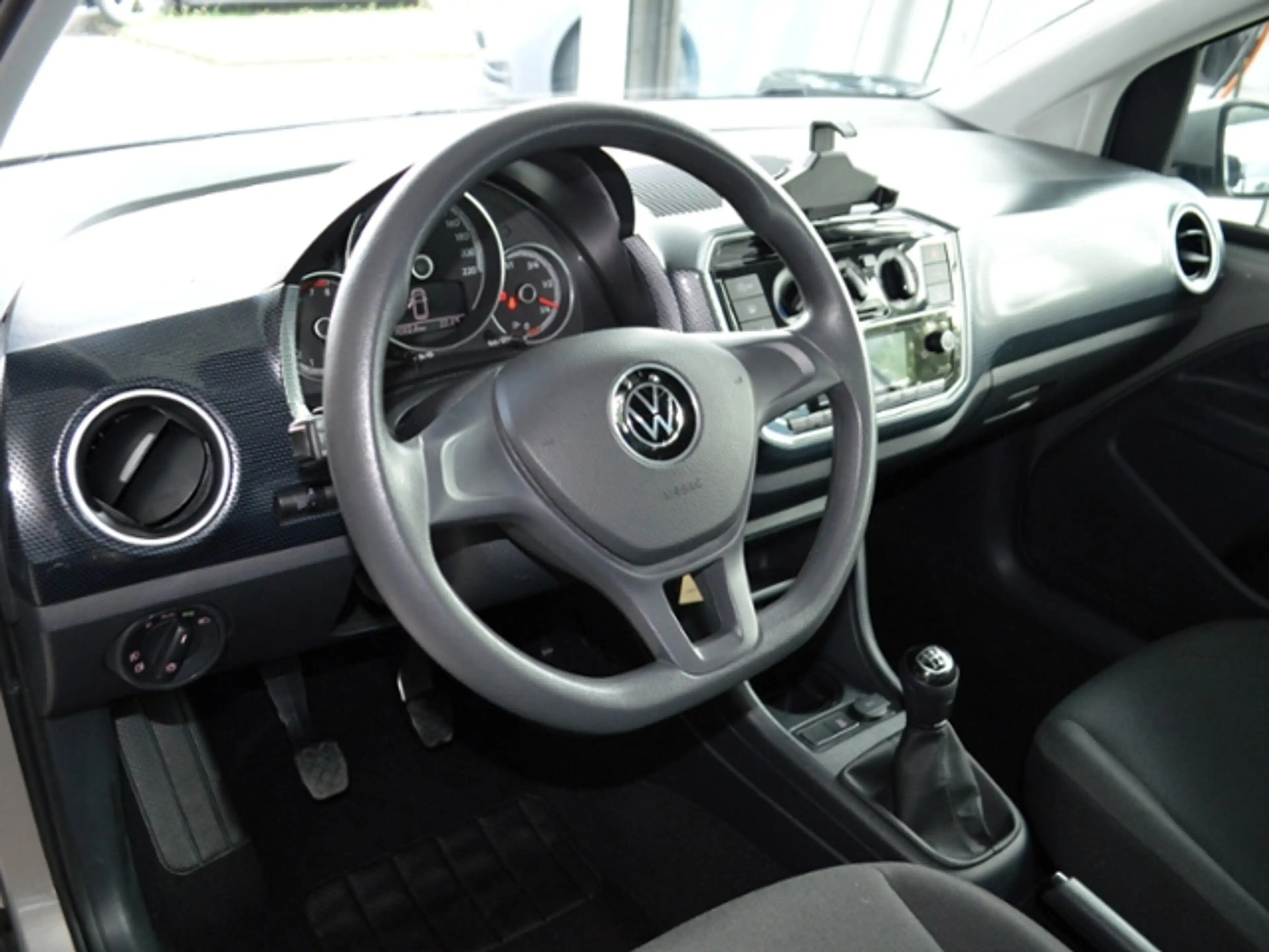 Volkswagen up! 1,0 Move KLIMA SHZ KAMERA — photo 5
