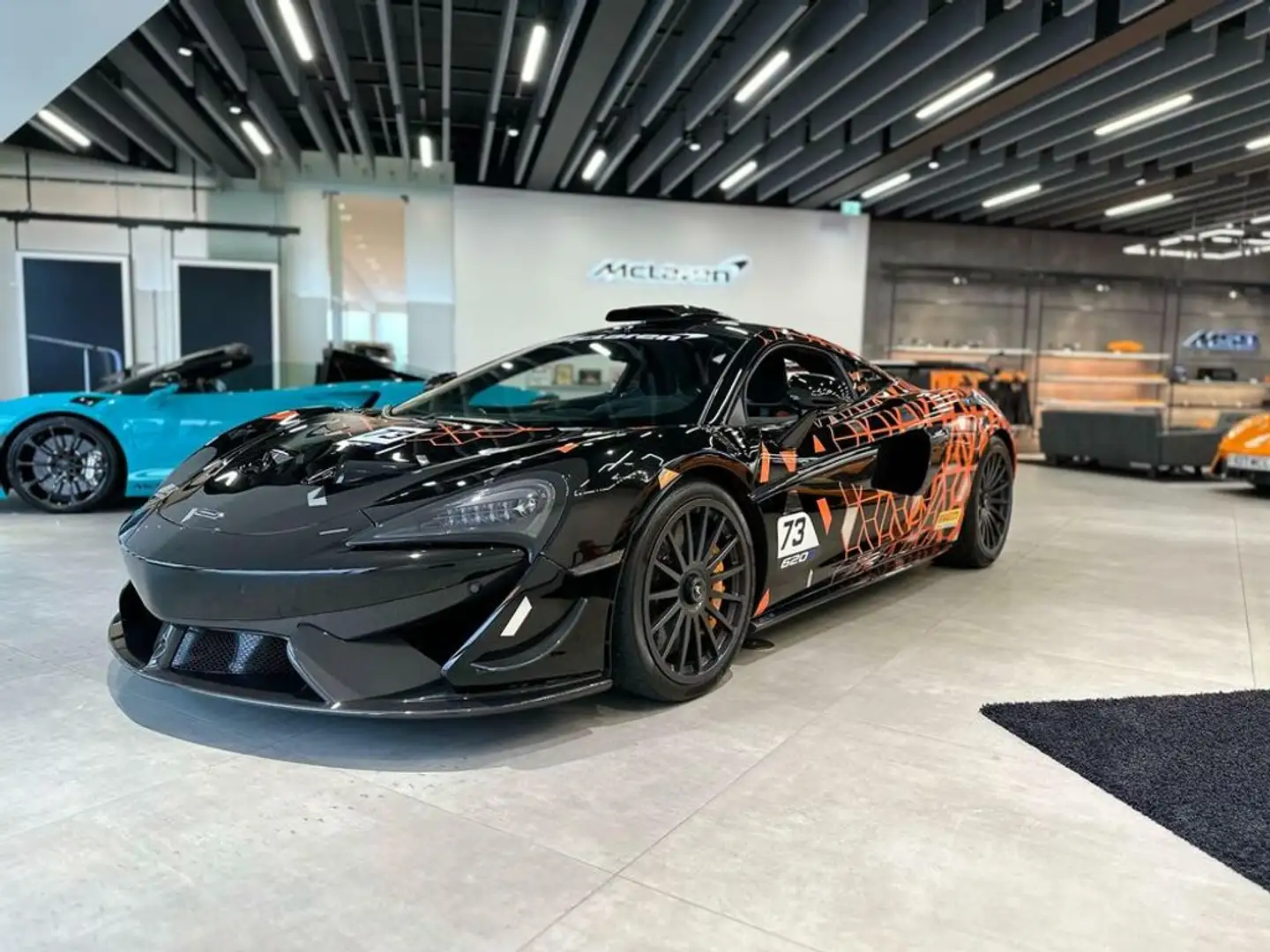 McLaren 620R / MTT / B&W / R Pack / 6 Point Harness Black - 1
