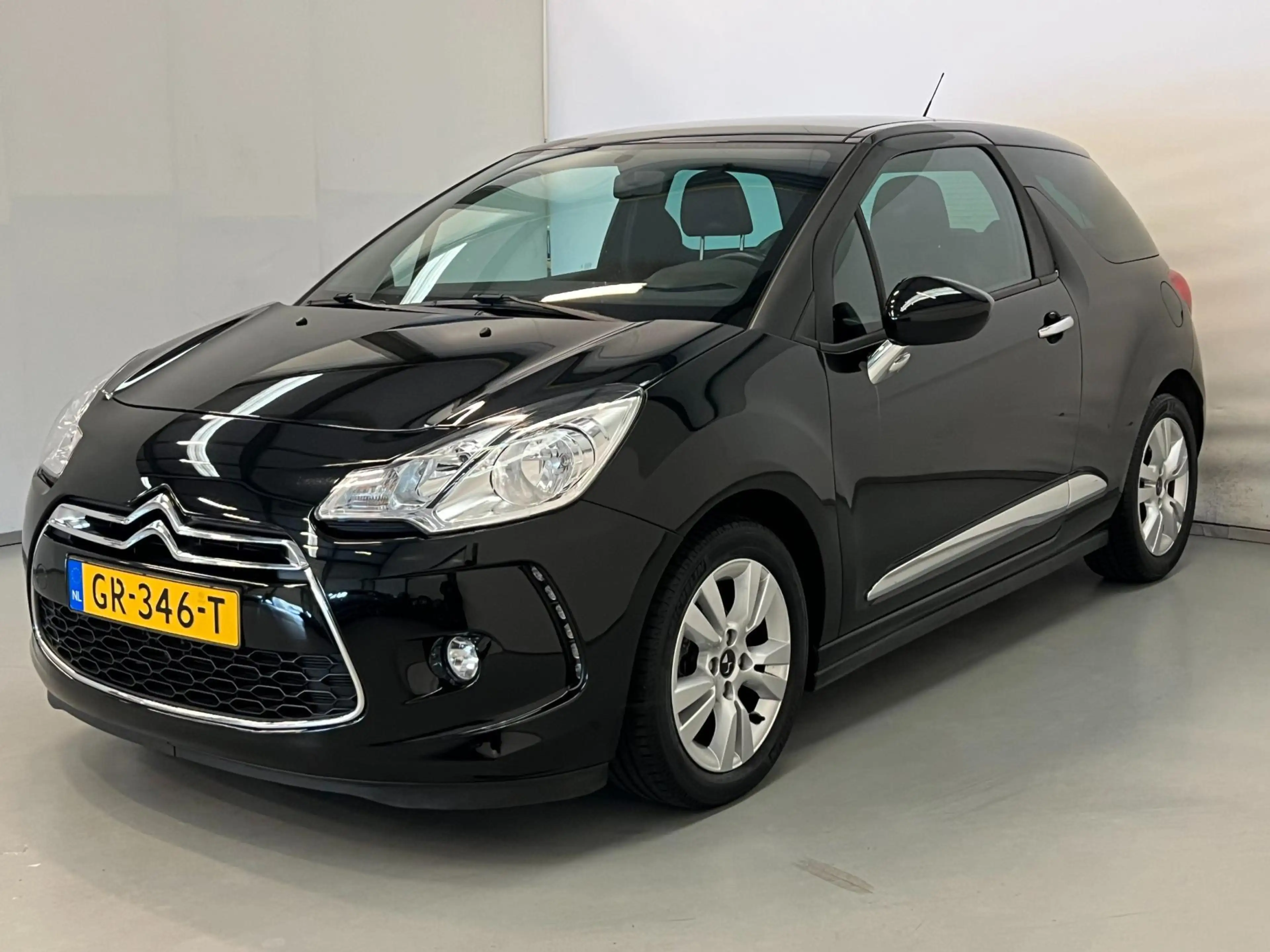 DS Automobiles DS 3 1.2 PureTech So Chic / Aut / NL-auto / Nieuwe Riem — photo 3