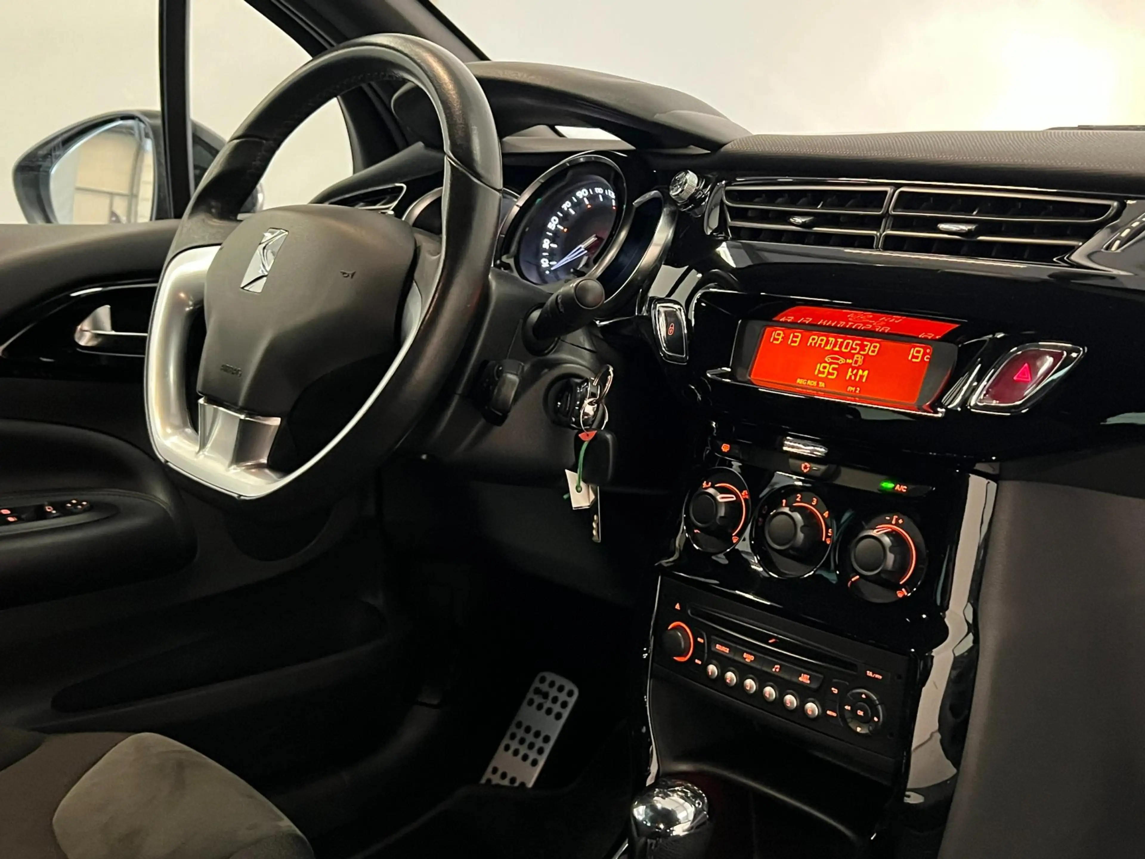 DS Automobiles DS 3 1.2 PureTech So Chic / Aut / NL-auto / Nieuwe Riem — photo 8