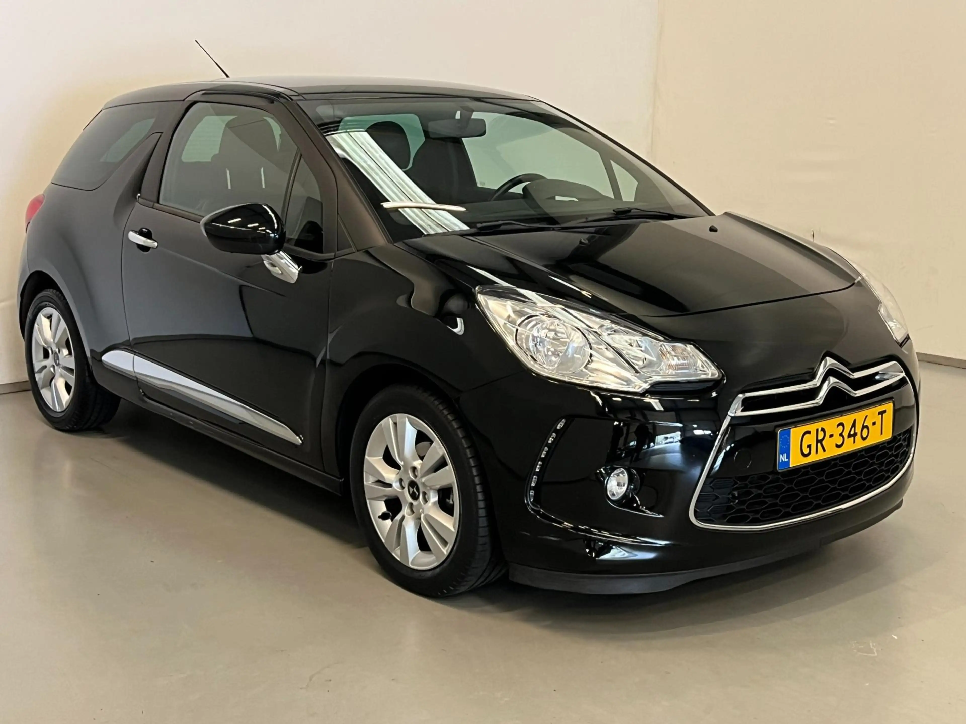 DS Automobiles DS 3 1.2 PureTech So Chic / Aut / NL-auto / Nieuwe Riem — photo 2