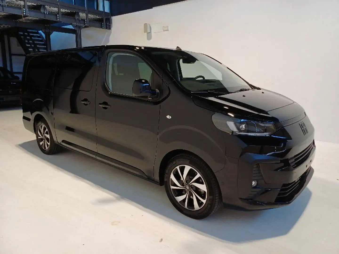 Fiat Ulysse Ulysse 2.0 BlueHDi 180 CV AT8 L3 Zwart - 1