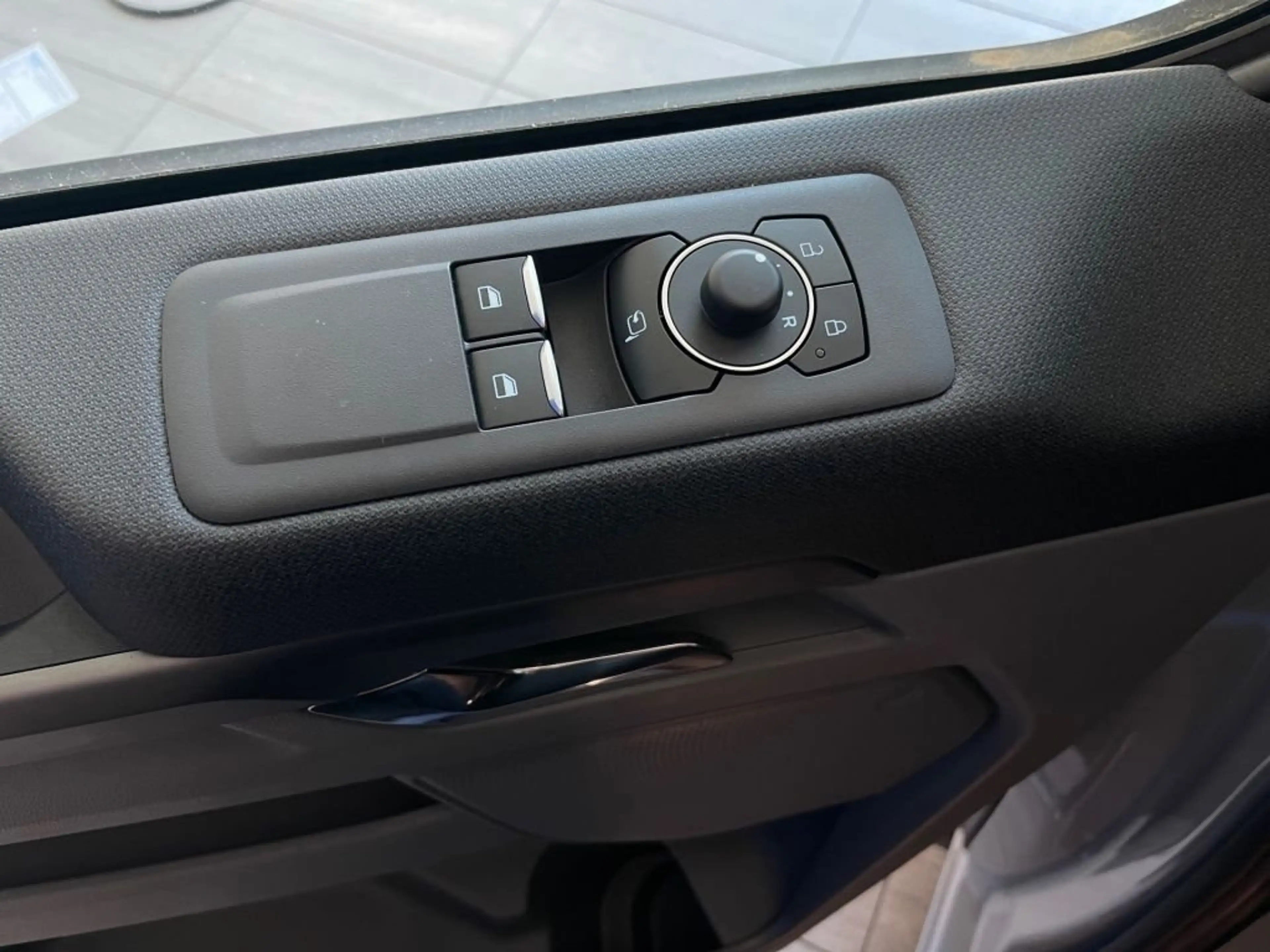 Ford Nugget Nugget 320 L1 VA Titanium — photo 9
