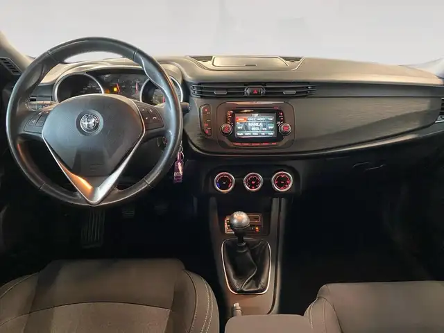 Alfa Romeo Giulietta view 5